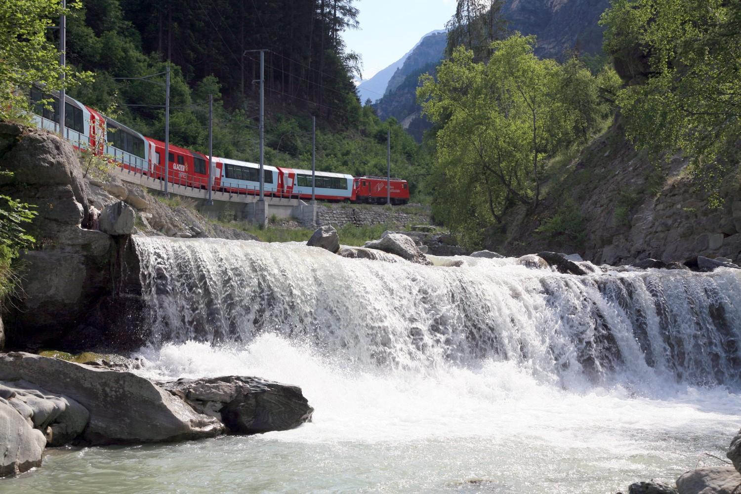Glacier Express Strecke ZermattSt. Moritz in 8 Stunden