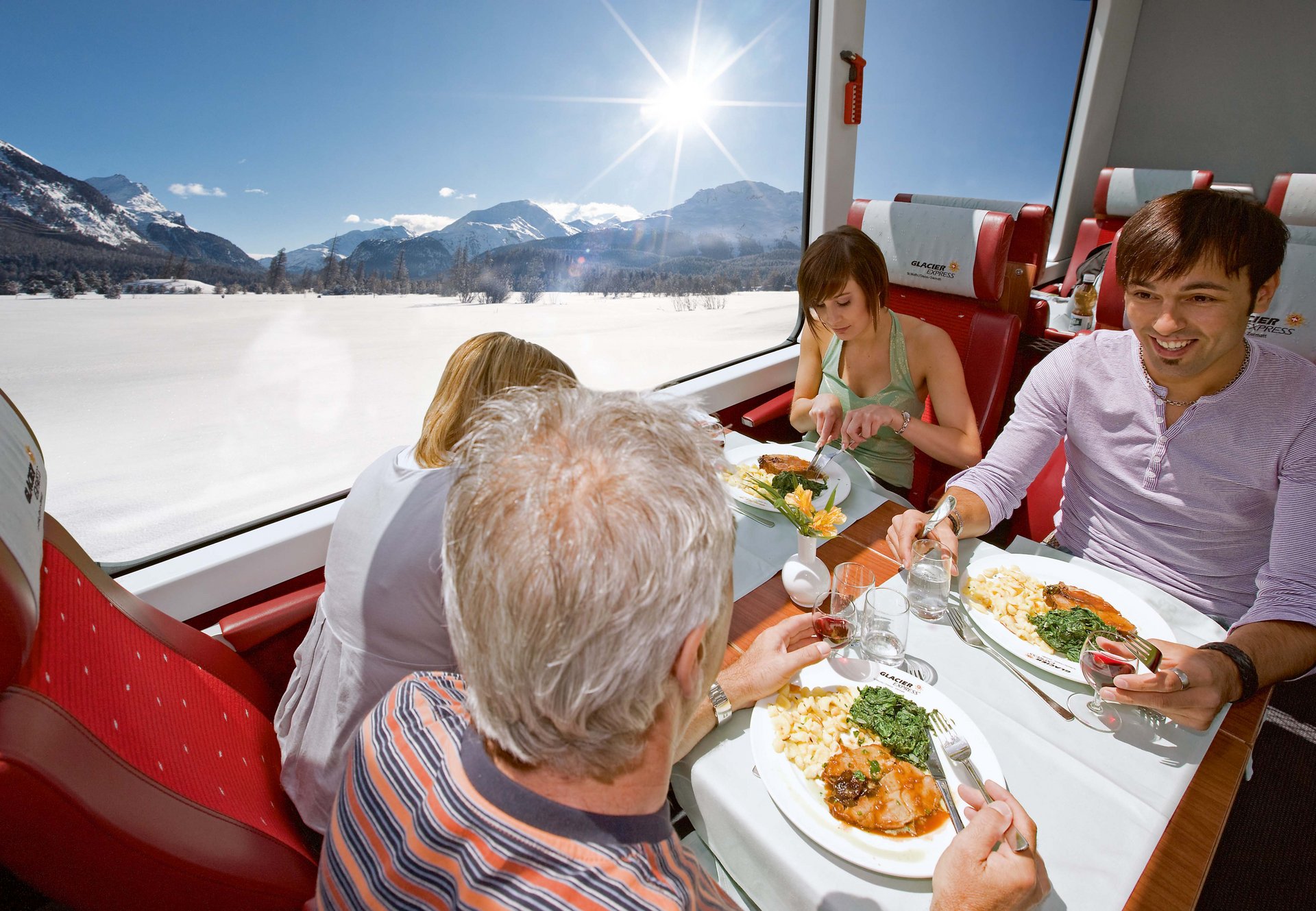 Glacier Express, Innenansicht, Familie, Essen, Kulinarik, Boardküche